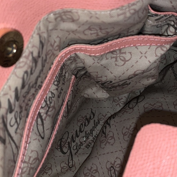 Guess multiple pockets Peach/Pink Handbag Xcellent Condition - Picture 6 of 13